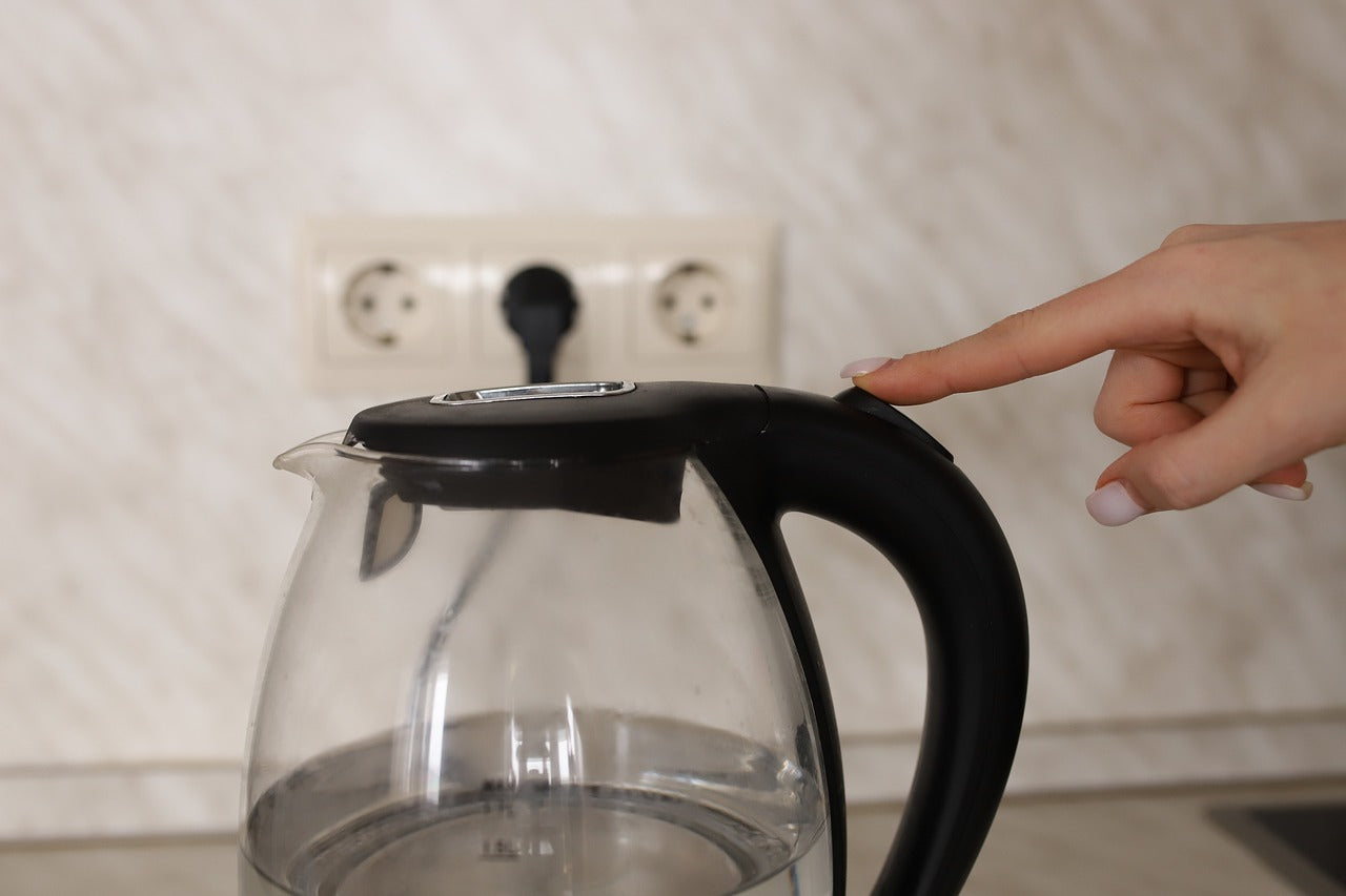 Black fashion and decker glass kettle